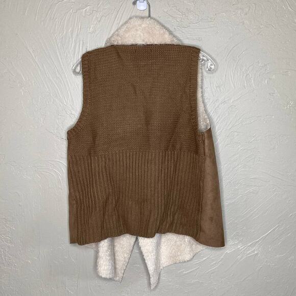 Chelsea and Theodore Faux Fur Vest Size Large - Picture 2 of 5
